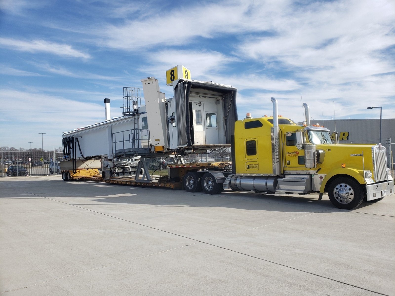 Transporte carga sobredimensionada lowboy maniobra industrial